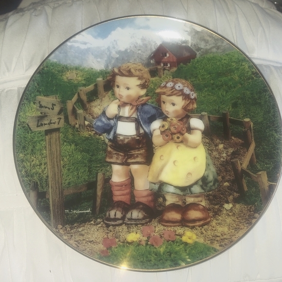 M.J. HUMMEL Country Crossroads Little Companions - MA7071 - Picture 7 of 7